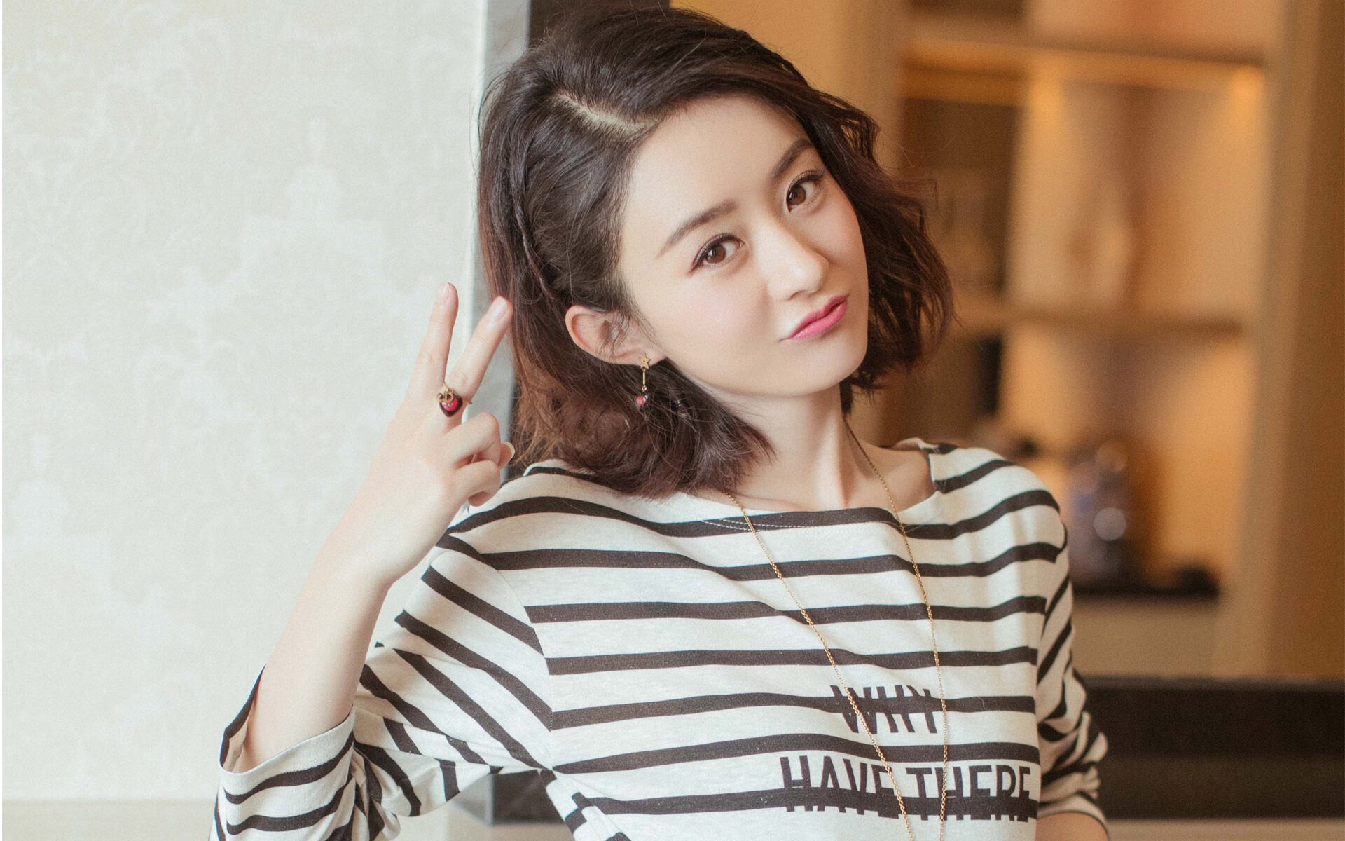 中国女足在比赛中展现出优雅的踢球风格，中国女足好样的