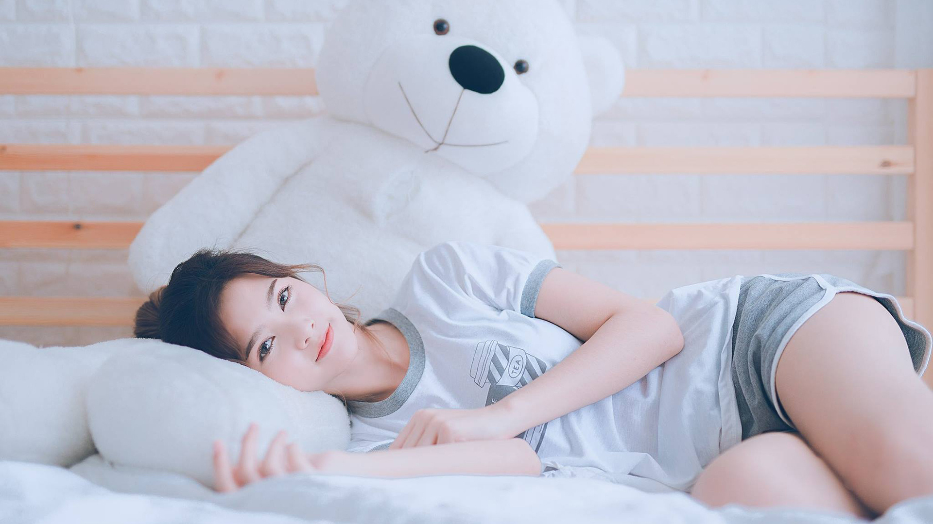 中国女足在比赛中展现出优雅的踢球风格，中国女足好样的
