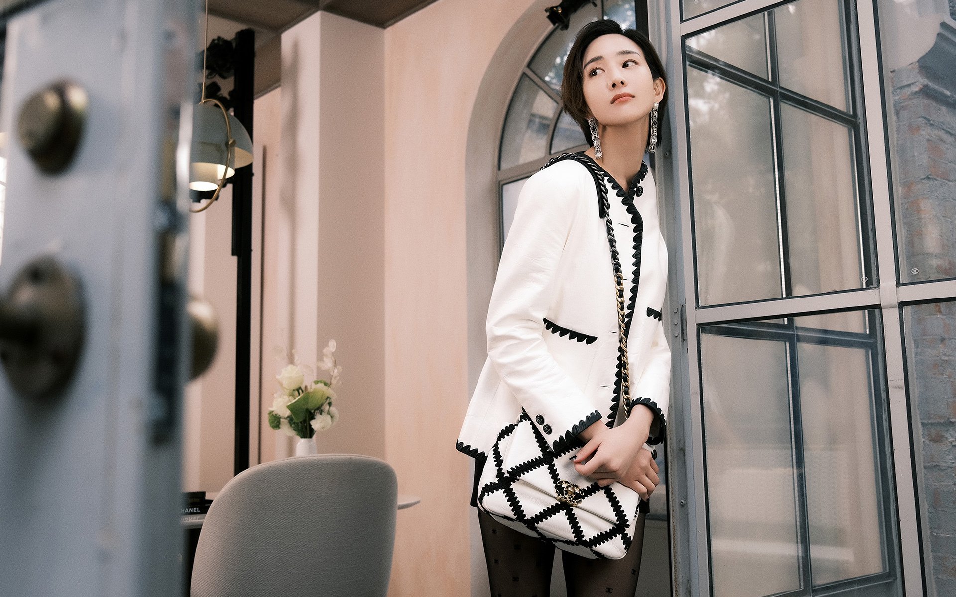 湖人助教接受采访谈战术细节，湖人引援工作